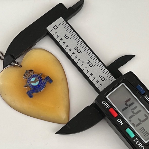 Vintage WWII Royal Canadian Air Force Pilot Lucite Sweetheart Heart Pendant 40's - Picture 7 of 9